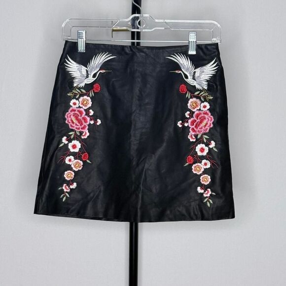 Forever-21 Women's Black and Pink Skirt - Picture 8 of 9